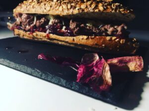 CiociaGourmet, integrale ai cereali con straccetti di bufala, composta di cipolla di tropea e caciocavallo di bufala