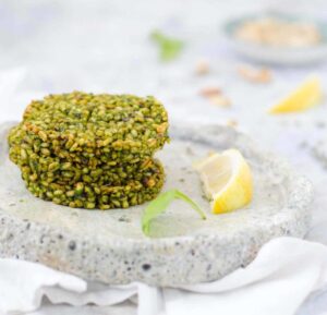 Crocchette di orzo, spinaci e pistacchi