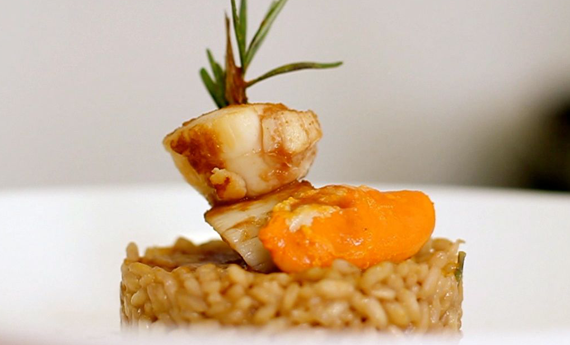Risotto con capesante e cream di cavolfiore in salsa al cesanese