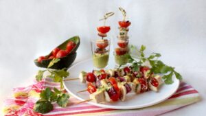 Spiedini di tofu con crema di avocado