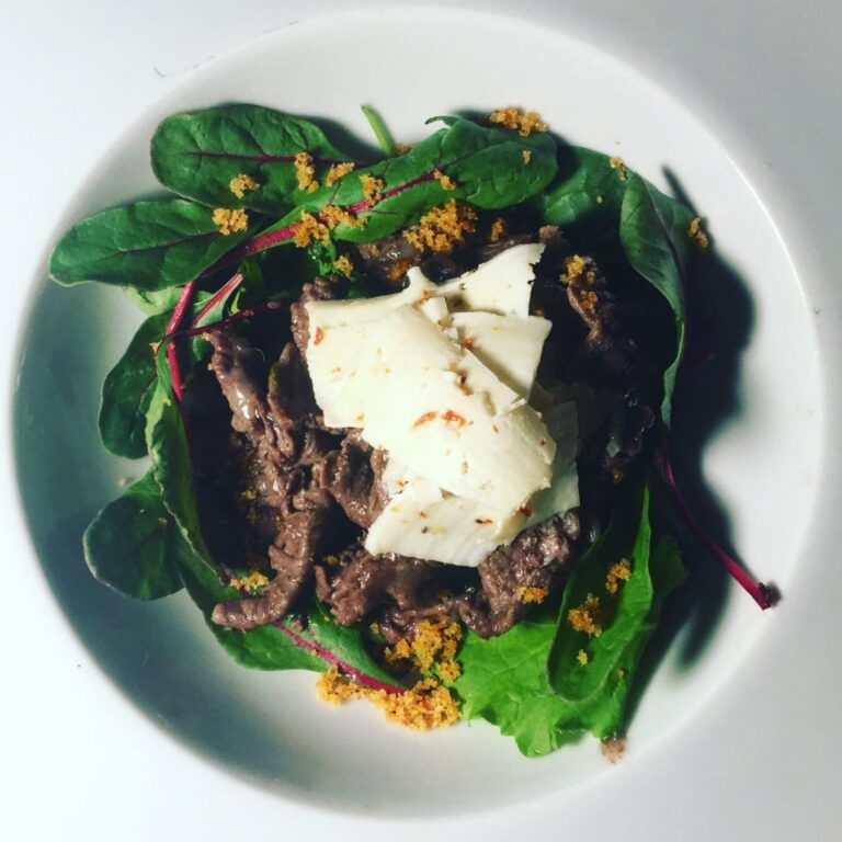 Straccetti di bufala, caciottina al peperoncino, erbette fresche bio , bietolina rossa e crumble di frisella e peperoncino