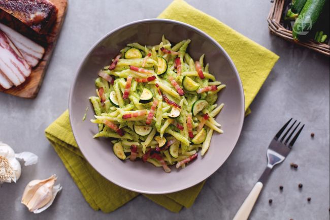 Trofie alla Crema di Zucchine e Guanciale Croccante
