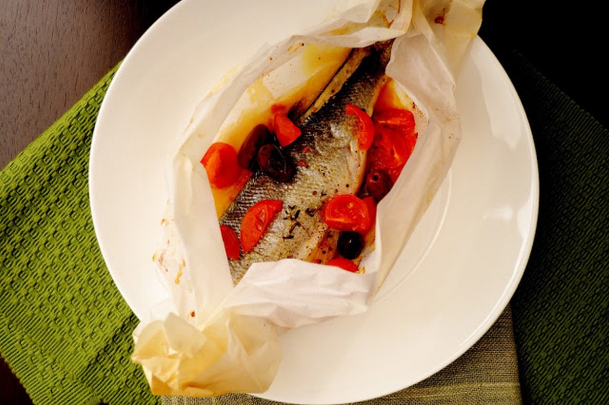 Branzino al cartoccio con pomodorini