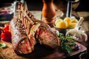 Il Carré d'agnello alle erbette e salsa al vino rosso