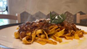 Fettuccine con rigaglie di pollo