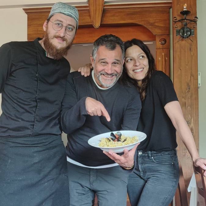 Fusillone con cozze e pecorino su crema di fave
