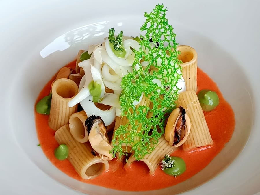Rigatoni seppie, cozze e piselli