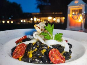 Gnocchetti al nero di seppia con ragù di orata e pomodorini caramellati