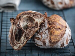 Pane al cioccolato in pentola di ghisa