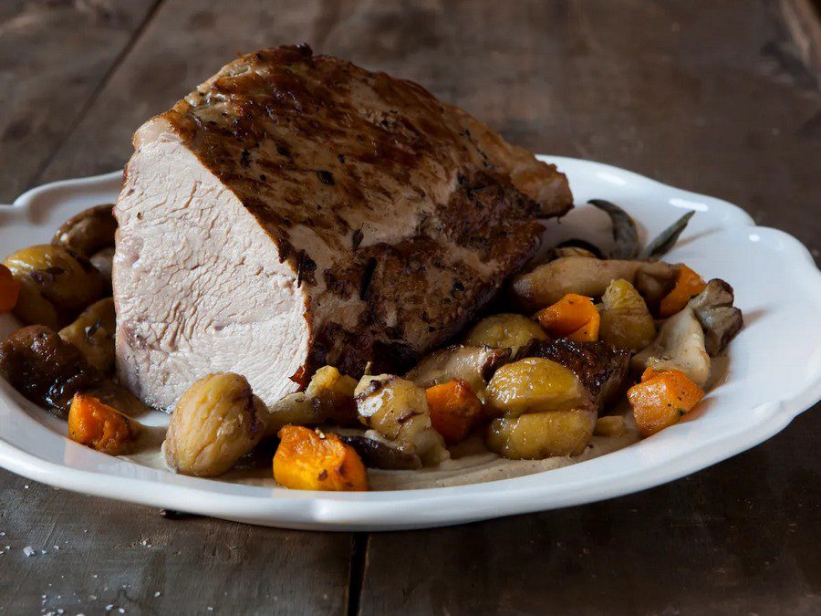 Secondo piatto con il vitello arrosto