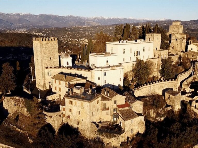 Castello Corte d'Avalos