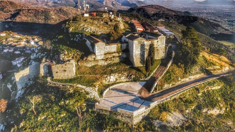 Panorama sul castello di Rocca d’Arce