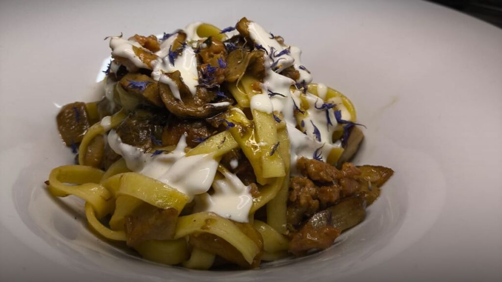 Fettuccine con porcini, taleggio e salsiccia di Noemi Spaziani