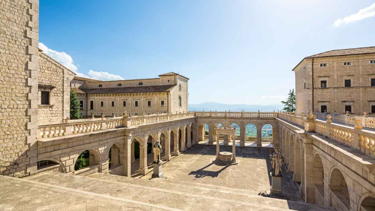 Abbazia di Montecassino e Via Benedicti