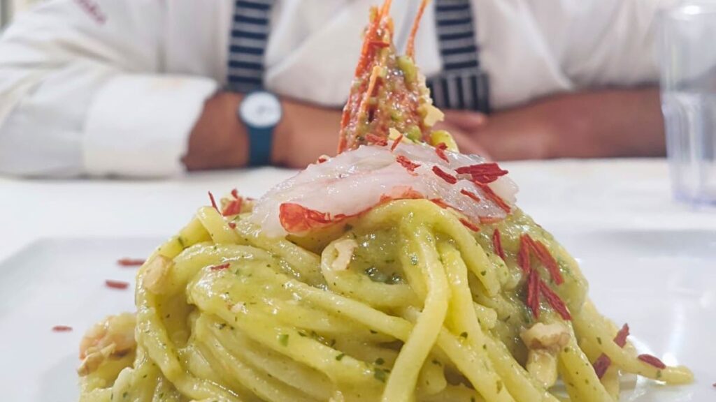 Tonnarelli con crema di cime di rapa, noci e gambero osso
