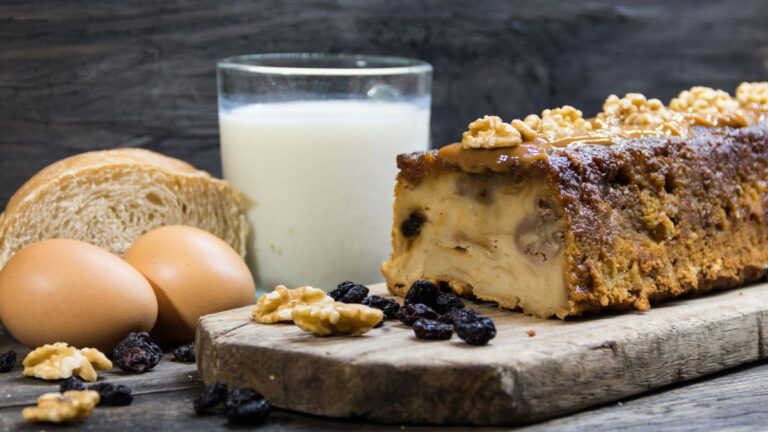 Torta di pane raffermo: il dolce della tradizione antispreco
