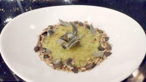 CREMA VEGAN DI PORRO E MELA, IN SEMI E SALVIA