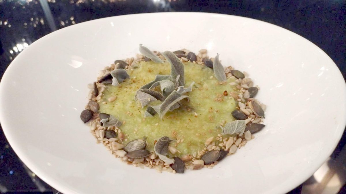 CREMA VEGAN DI PORRO E MELA, IN SEMI E SALVIA