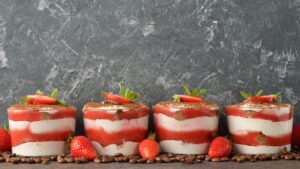 Fragole in festa i dolci che profumano di primavera