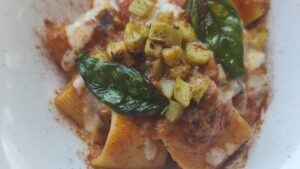 Pasta alla Parmigiana: l’estate secondo Naomi Spaziani