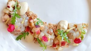 Branzino, pesca e frisella la tartare fresca che fa estate di cristina todaro