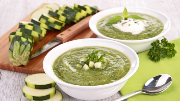 Crema spalmabile di zucchine e menta, una ricetta anti-caldo e antispreco