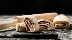 Cornetti artigianali appena sfornati alla Cornetteria di David, nuovo profumo di Isola del Liri.