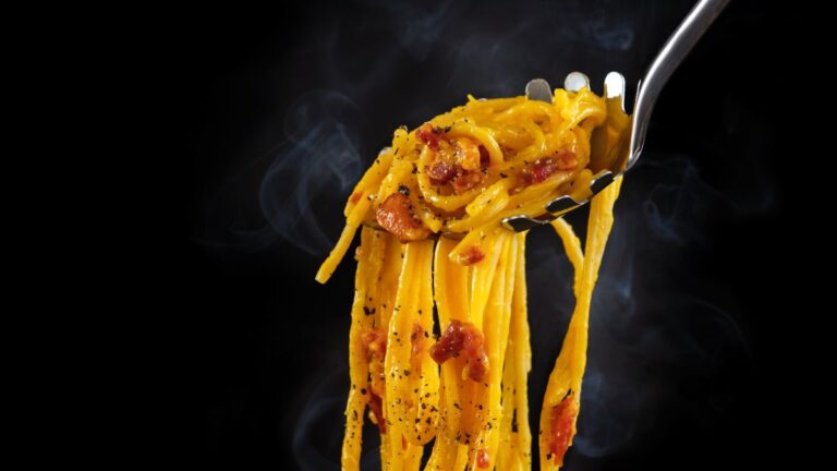 La Carbonara storia, orgoglio e l'arte di reinventare un'icona italiana
