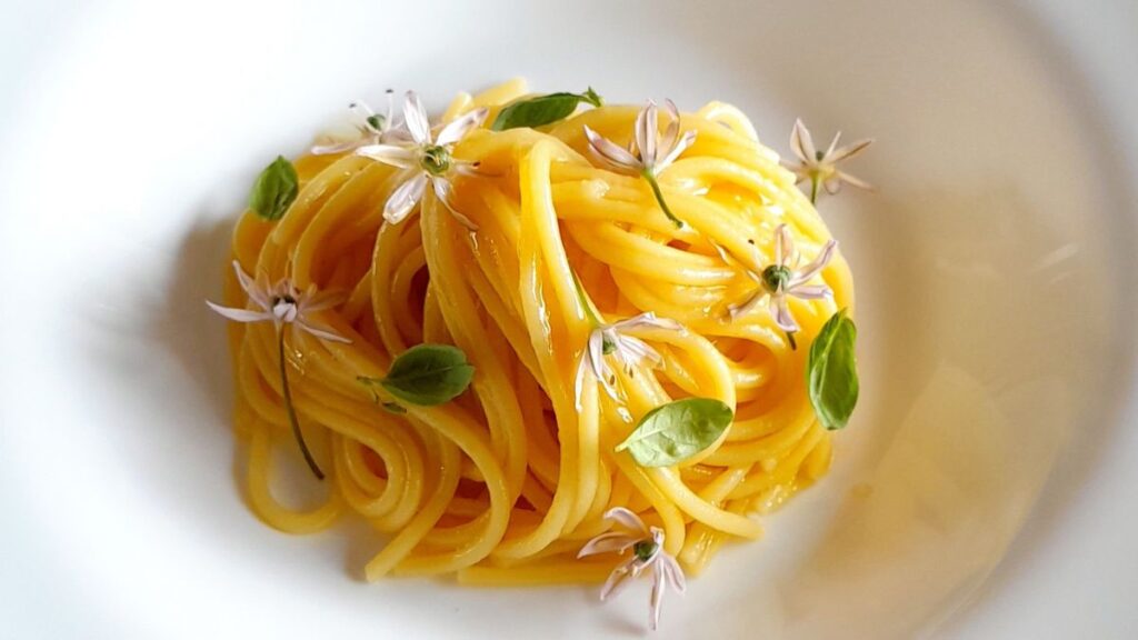Spaghetto all’acqua di pomodoro: l’eleganza della semplicità firmata Ala Balabyshkina