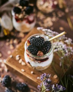 Dessert estivo con yogurt, more e crumble croccante by chef di Ciociaria&Cucina