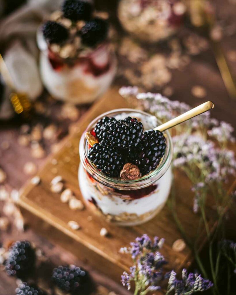Dessert estivo con yogurt, more e crumble croccante by chef di Ciociaria&Cucina