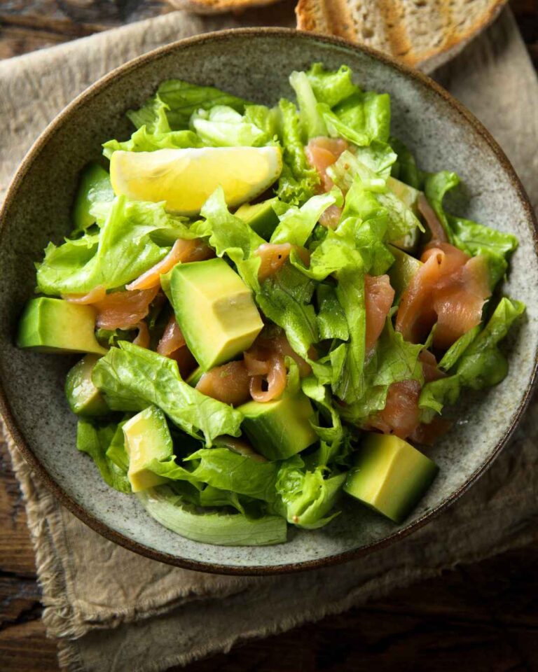 Insalata croccante con avocado e limone