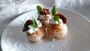 Panzanella croccante con ricotta e pomodori confit di Chef Ala