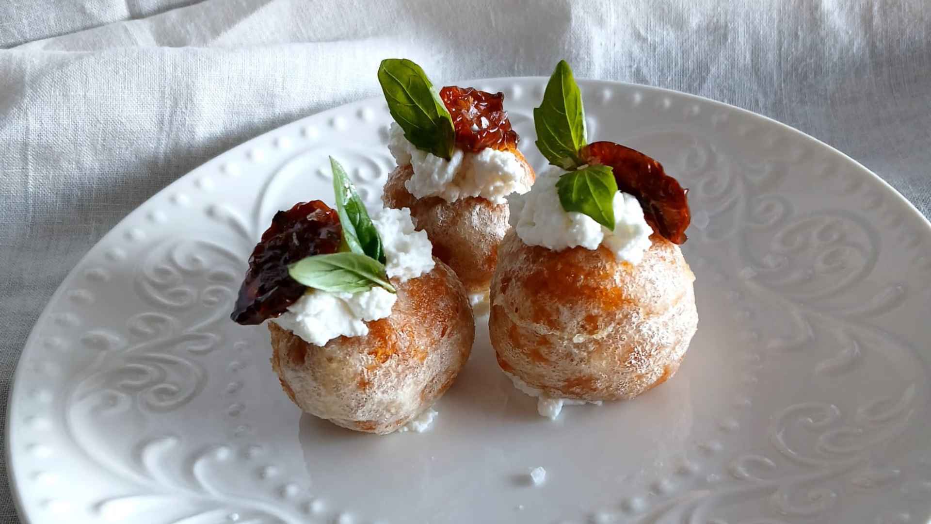 Panzanella croccante con ricotta e pomodori confit di Chef Ala