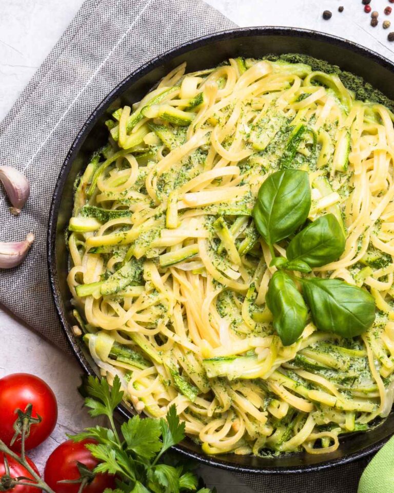 Spaghetti cremosi alle zucchine: l’antispreco vegetariano e irresistibile