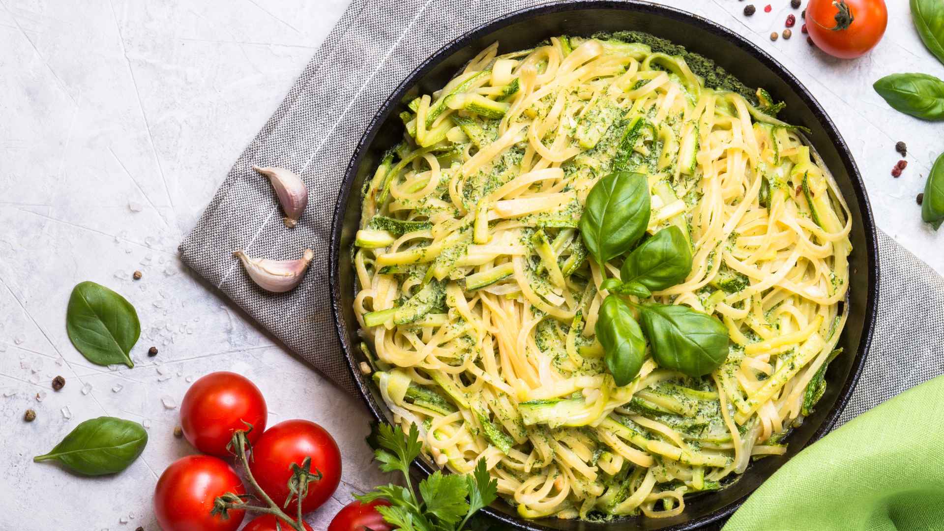 Spaghetti cremosi alle zucchine l’antispreco vegetariano e irresistibile by chef di C&C