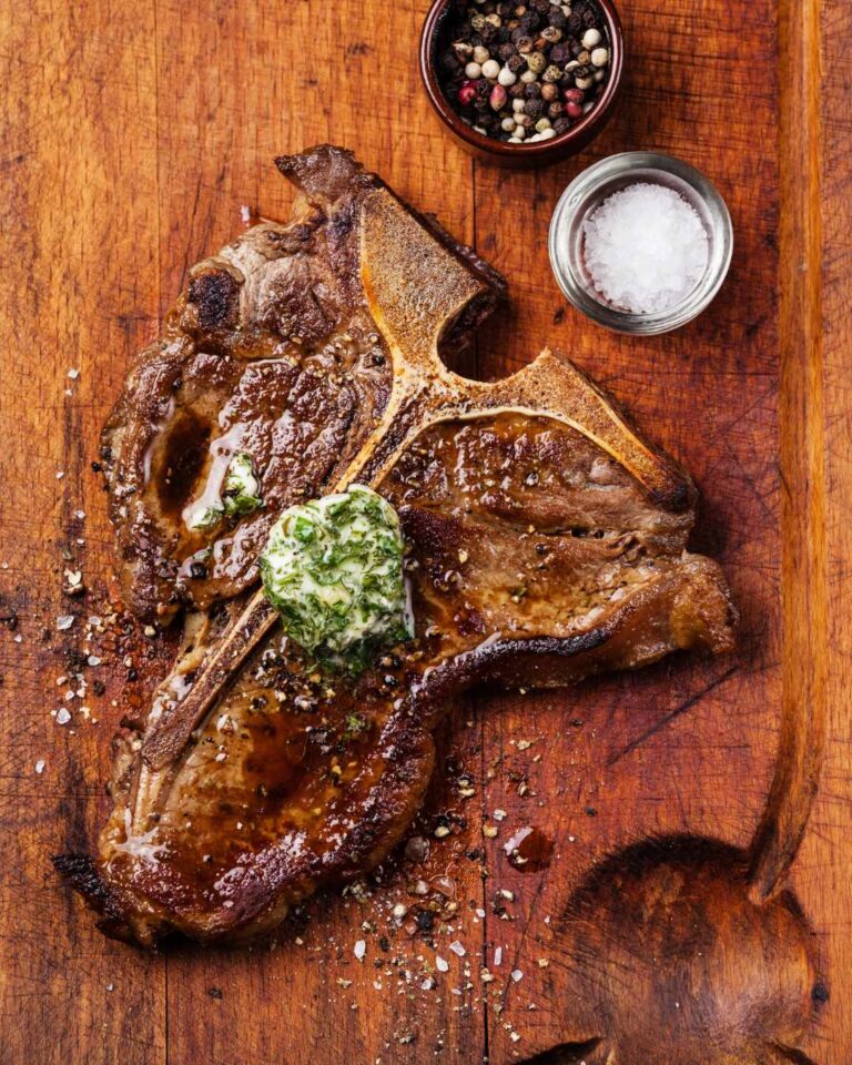 Ricetta Ferragosto: costata di scottona alla brace con burro alle erbe