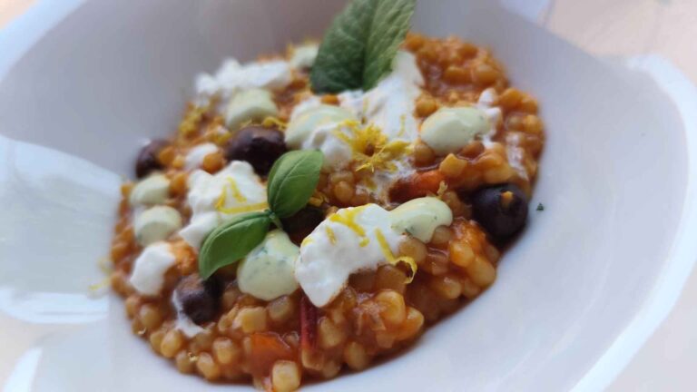 Ricette per l’evento del weekend: fregola estiva con burrata, Pachino e limone