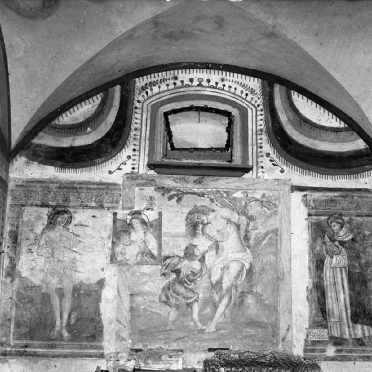 Arpino, Chiesa campestre di S. Sebastiano complesso decorativo dove si nota la mano di Ambrogio da Ferentino (1498) Ai piedi di S. Domenico si legge la firma dell’autore Opus Ambrosii Ferentini at sub anno domini 1498 mensis augusti die 8 Cfr. A. Conti, La chiesa campestre di S. Sebastiano, Arpino 1927 C. Maltese, Arte nel Frusinate. Catalogo della mostra, Frosinone 1961, Roma 1961