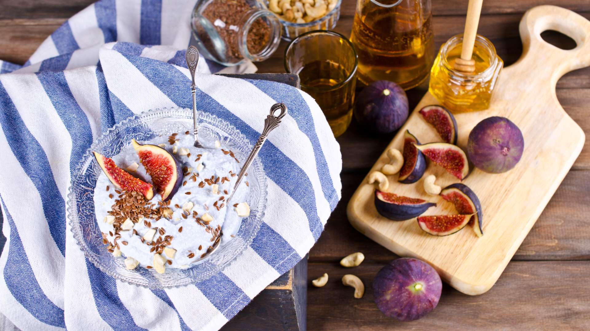 Bicchierini di ricotta di bufala fichi freschi e miele alle noci