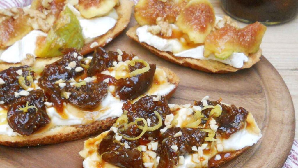 Crostoni con ricotta e fichi caramellati
