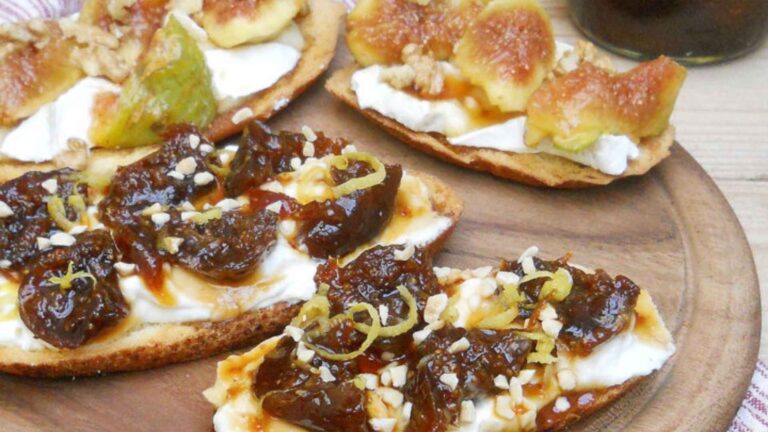 Crostoni con ricotta e fichi caramellati