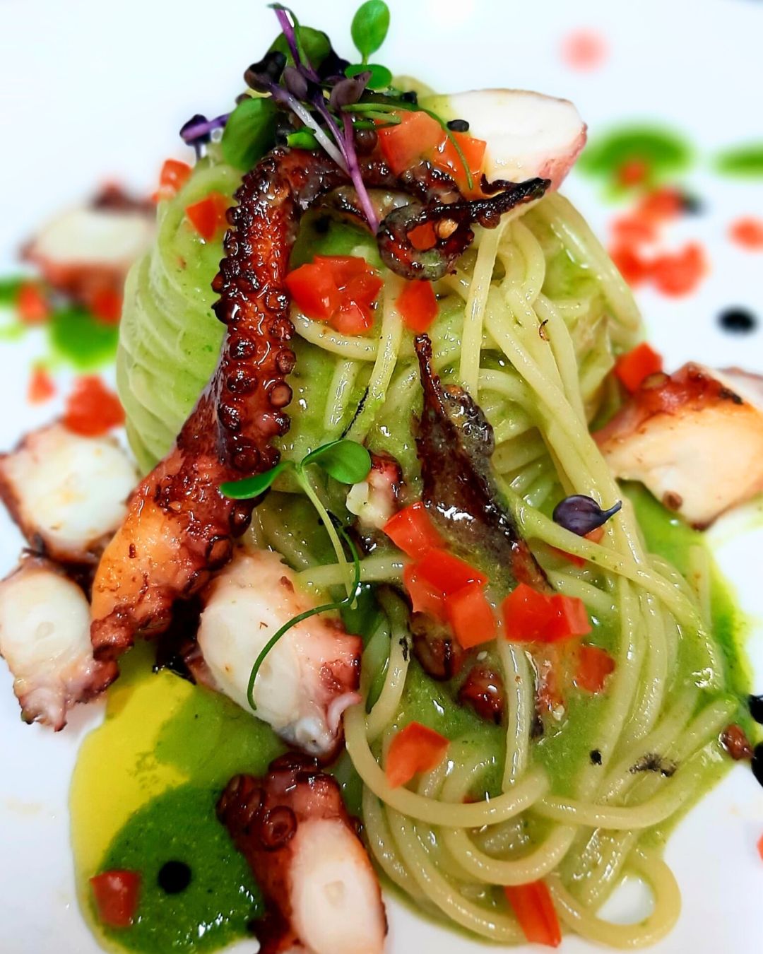Spaghetto con pesto di rucola e polpo grigliato di Fausto Ferrante