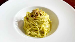 Tonnarelli al pesto di pistacchi: il primo che unisce estate e autunno
