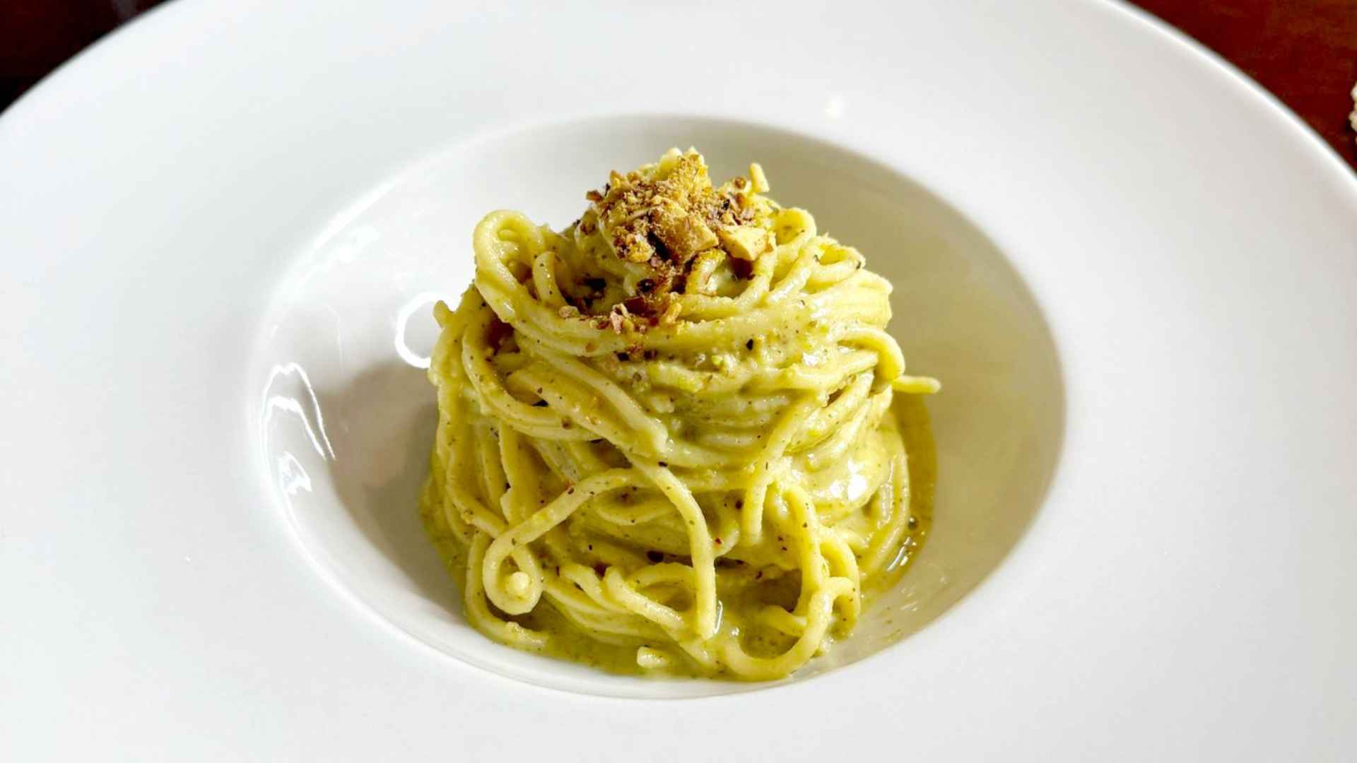 Tonnarelli al pesto di pistacchi: il primo che unisce estate e autunno