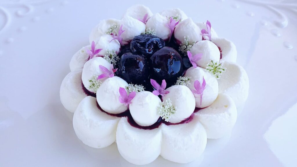 Cheesecake vegana barbabietola e mirtilli