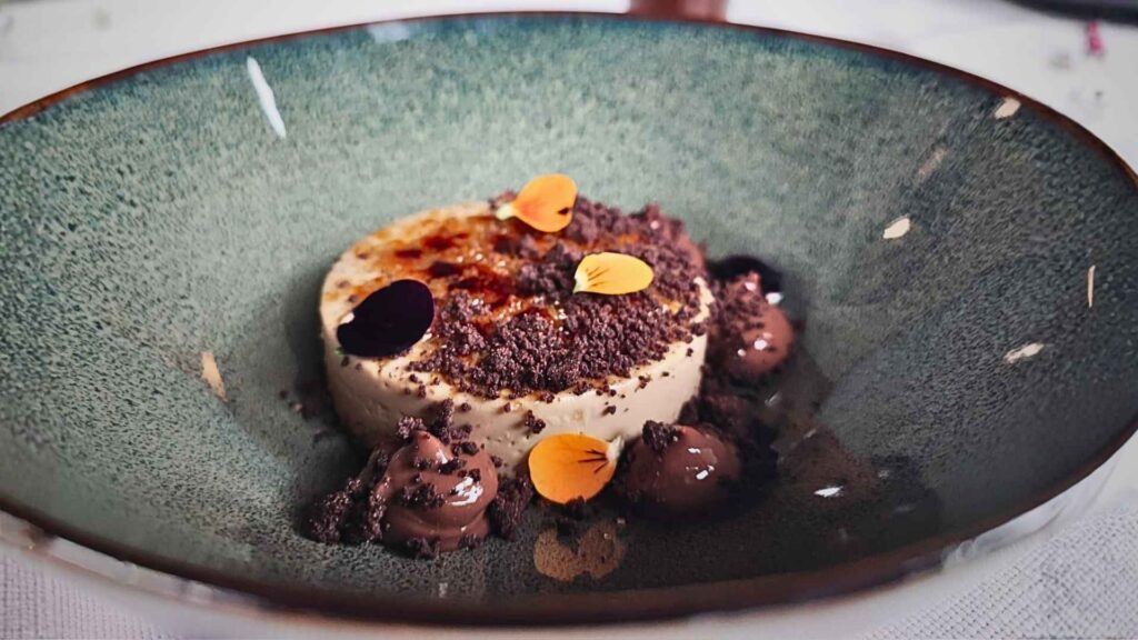 Creme brûlée al caffe Campetelli, crumble al cacao e cremoso al cioccolato 70%