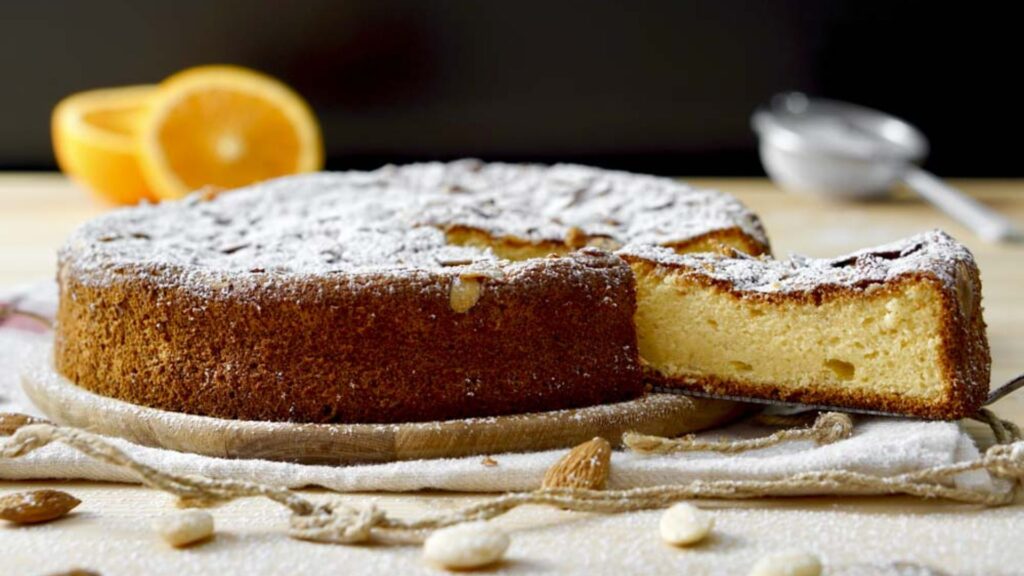 Torta soffice all’olio extravergine, agrumi freschi e mandorla verde