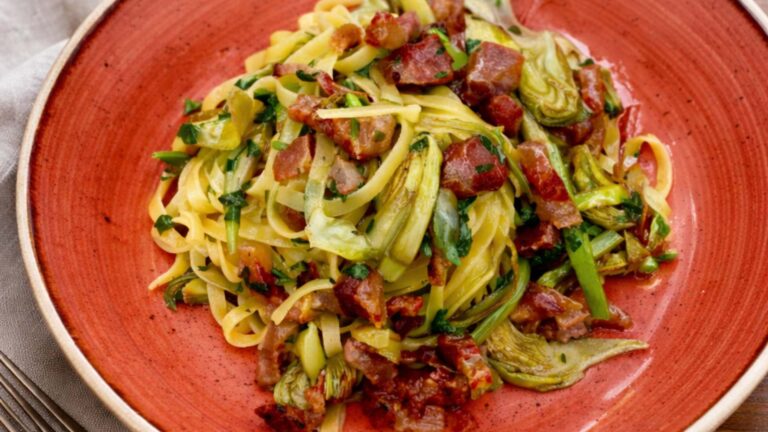 Fettuccine carciofi e guanciale la firma primaverile di Paolo Spaziani