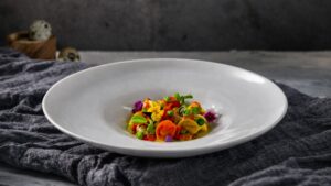 Sorpresine bicolore con lupini di mare, piselli e ’nduja al cocco